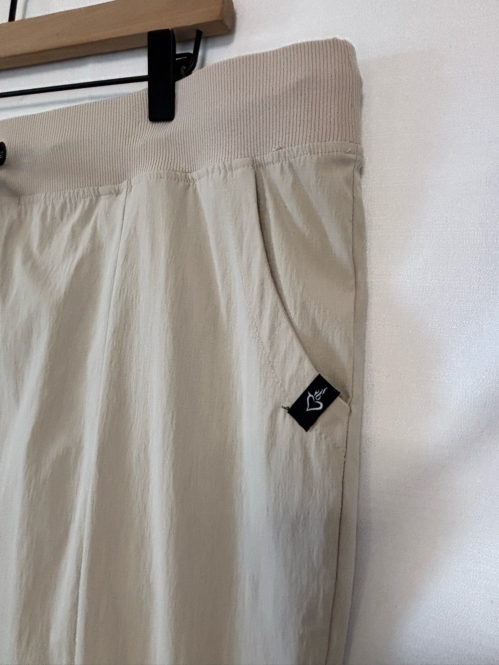 TORRID HAPPY CAMPER Beige Crop Active Pant Size 2 - Picture 6 of 7